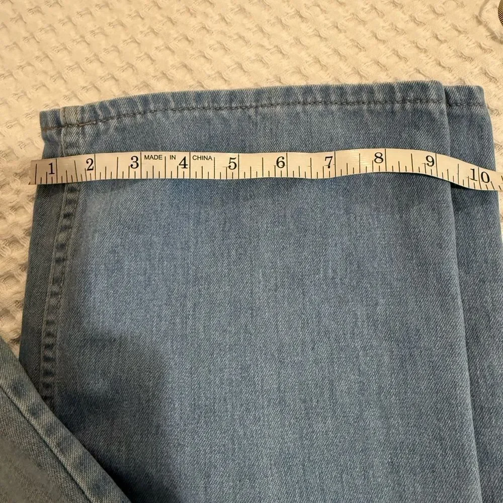 Levi's Light Blue Relaxed Jeans